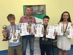 В Виннице с 3 по 9 сентября состоялся командный чемпионат Украины по шахматам (классические шахматы, рапид и блиц) среди юниоров в возрасте до 12 лет. Сборная «Николаев-1» стала победителями соревнований в блице и рапиде.
