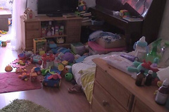 В Деснянском районе Киева ребенок выпал из окна квартиры на 16-м этаже. От полученных травм девочка скончалась.