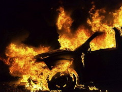 В Николаеве вечером 27 декабря произошел пожар автомобиля «Skoda Octavia», который принадлежит тренеру спортивного клуба смешанных единоборств.