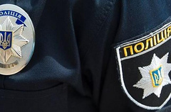 Председатель сельсовета в Бобринецком районе Кировоградской области пытался задушить полицейского, который преследовал их из-за нарушений ПДД.