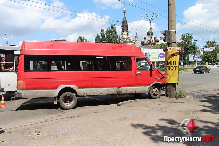 Ведьма врезалась в столб фото