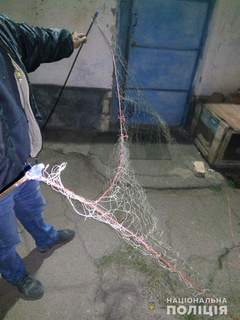 В Николаеве полицейские оперативной группы по противодействию незаконному вылову водных биоресурсов задержали мужчину, который ловил рыбу с помощью незаконного орудия «паук».
