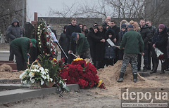 Сегодня, 2 марта, на Южном кладбище в пригороде Киева похоронили экс-депутата Партии Регионов в Верховной Раде Михаила Чечетова.