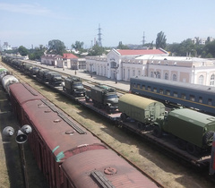 В оккупированный Крым через паромную переправу в Керчи прибыло большое количество российской военной техники.