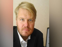 Пресс-секретарь администрации Курортного района Санкт-Петербурга Василий Ансимов назвал скорбящих по жертвам разбившего над Синаем российского Airbus А321 «тупым дерьмом».
