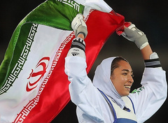 Единственная олимпийская чемпионка Ирана 21-летняя Камия Ализаде, которая профессионально занимается тхэквондо, решила покинуть страну из-за притеснений.