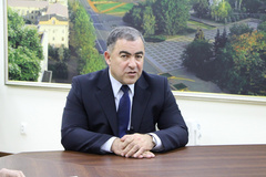 Мэр Николаева Юрий Гранатуров не занимается реформами по ряду причин  от проблем с Государственным казначейством, постоянно блокирующим платежи, до понимания того, что избран он не на полный срок полномочий в пять лет, а всего на 1,5 года.