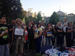 Протестующие под Верховной Радой прекратили активные действия, но пока остаются у здания парламента