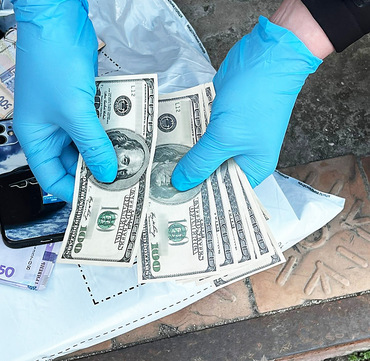 За $2400 обіцяли зняти з військового обліку: У Миколаєві поліцейські затримали військовослужбовців ТЦК та СП - Copyright https://news.pn