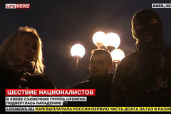 У журналистов российского пропагандистского телеканала «Lifenews» на Майдане Независимости отобрали и растоптали видеокамеру