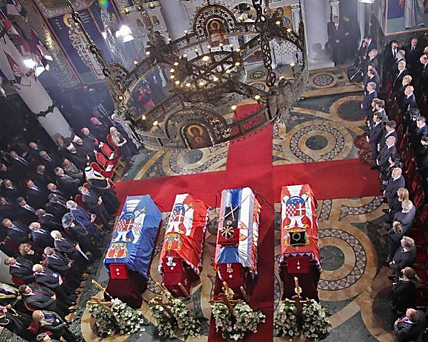 В Сербии перезахоронили последнего короля Югославии и его семью