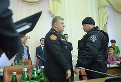 Глава МВД Арсен Аваков призвал не воспринимать публичный арест главы и первого зама ГосЧС и проанонсировал еще ряд громких арестов.