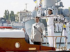 Новий Регіон: Янукович в Севастополі знову заговорив по - русски(ФОТО)