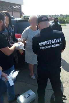 В Одесской области правоохранители на взятке в 84 тыс. гривен задержали главу одного из сельсоветов Лиманского района.
