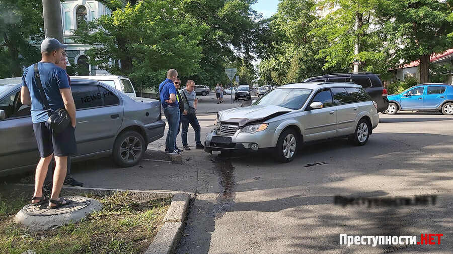 Столкнулись два автомобиля