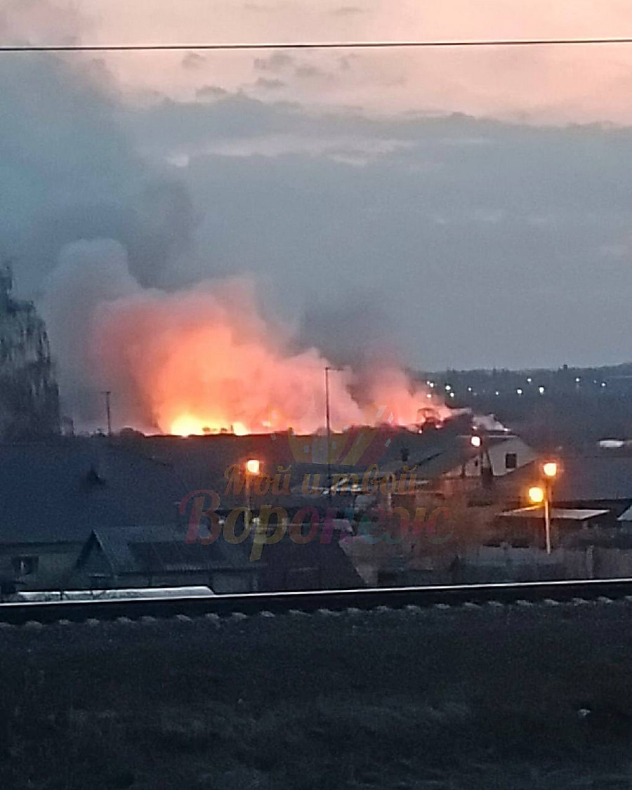 ВОЙНА РОССИИ ПРОТИВ УКРАИНЫ: В воронеже произошел взрыв и пожар в районе  авиазавода