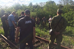 Полиция Луганской области задержала восьмерых мужчин - жителей Донецкой области, которые демонтировали железнодорожные пути.