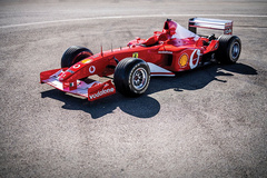 После завершения последней гонки сезона в Формуле-1  Гран-При Абу-Даби там же состоялся аукцион, на котором был продан гоночный болид Ferrari F2002.