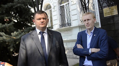 Прокурор Николаевской области Тарас Дунас уверяет, что его заместитель Степан Божило не собирается увольняться из прокуратуры.