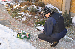 В Николаеве во двор дома бизнесмена бросили похоронный венок с гранатой - Copyright https://news.pn