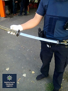 В понедельник, 15 августа, в Одессе патрульные полицейские спасли жизнь парню, который пытался покончить с собой.