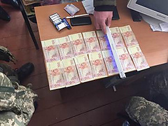 На Ровенщине Служба безопасности Украины совместно с военной прокуратурой задержала на взятке одного из руководителей Корецкого районного военкомата.