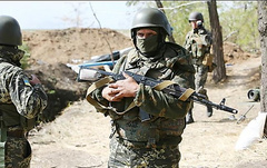На протяжении прошлых суток, 18 октября, пророссийские оккупанты 16 раз обстреливали позиции украинских войск на востоке Украины, дважды применяя вооружение, запрещенное Минскими договоренностями.