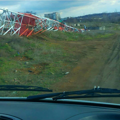 В понедельник, 11 марта в Южноукраинске порыв штормового ветра снес вышку мобильной связи.