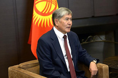 Сотрудники спецназа задержали бывшего президента Кыргызстана Алмазбека Атамбаева.
