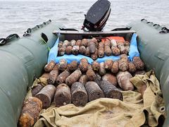 На Николаевщине в районе острова Березань спасатели нашли и уничтожили 192 взрывоопасных предмета.