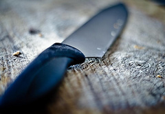 В одном из сел Первомайского района Николаевщины обнаружили труп 27-летней девушки, которую зарезали кухонным ножом.