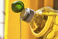 В Новой Одессе женщину приговорили к году условно за кражу 16 литров подсолнечного масла.