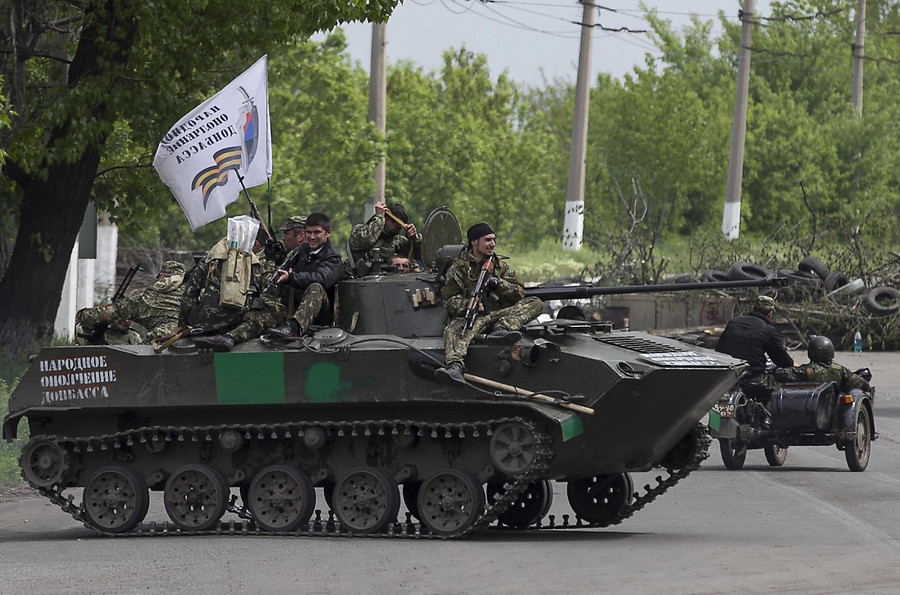 В сети появилось видео, как террористы «ДНР» в центре Донецка катаются ...