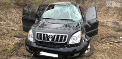В Николаевской области в понедельник, 30 декабря, на автодороге М-14 «Одесса-Мелитополь-Новоазовск» внедорожник «Toyota» слетел с дороги, в результате чего пострадали два человека.