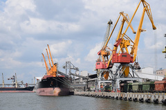 Морской специализированный порт «Ника-Тера», входящий в группу компаний Group DF, в 2018-2019 маркетинговом году перевалил 4,7 миллиона тонн зерновых и зернобобовых грузов, что на 88 больше по сравнению с предыдущим маркетинговым годом 2017-2018.
