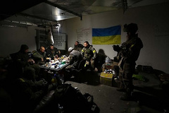 «Киборги» в Донецком аэропорту захватили трех российских военных, принимавших участие в штурме нового терминала.