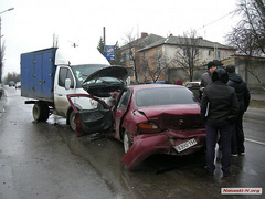 Днем в воскресенье, 29 ноября, в центре города Новая Одесса Николаевской области произошло столкновение четырех автомобилей, в результате которого погиб один человек.
