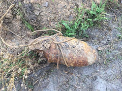 В Казанковском районе Николаевщины возле села Пищевица рабочие нашли авиационную бомбу ФАБ-50.