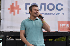 Лидер партии «Голос», фронтмен группы «Океан Ельзи» Святослав Вакарчук заявил, что будет выступать за ликвидацию должности главы областной государственной администрации.
