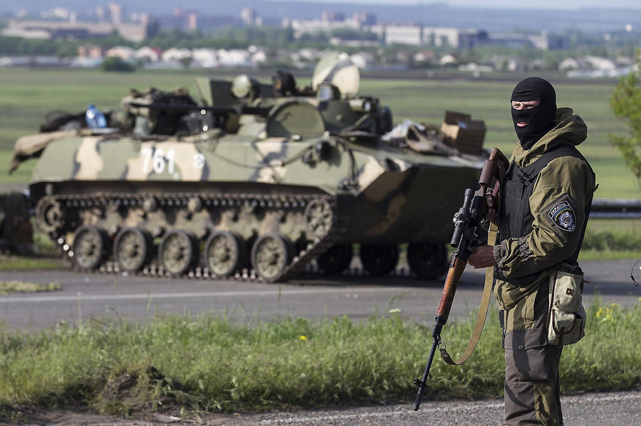 Под Донецком начались полноценные военные действия Под Донецком начались полноценные военные действия