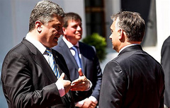 Президент Украины Петр Порошенко назвал сегодняшние обстрелы населенных пунктов Артемовск и Горняк Донецкой области «атакой на результаты минской встречи».