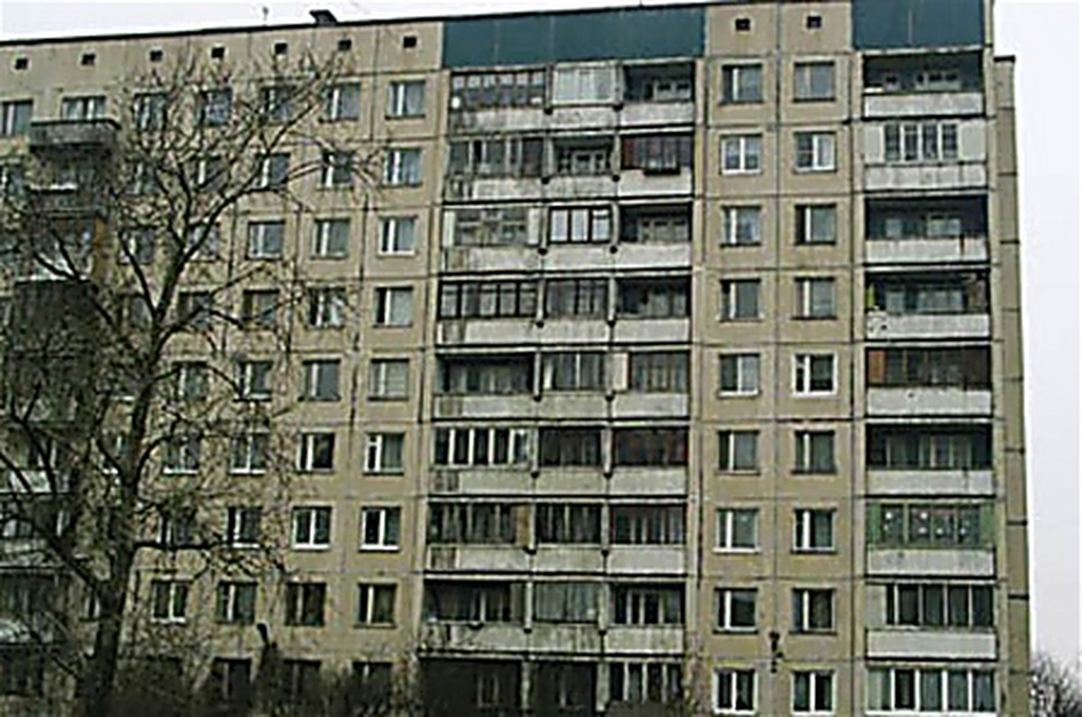 В харькове трехлетний малыш выпал с восьмого этажа и остался.