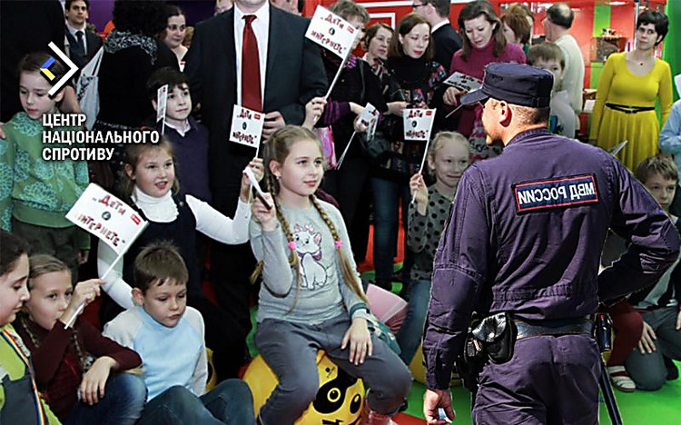 Захватчики на оккупированных территориях агитируют украинских детей ...