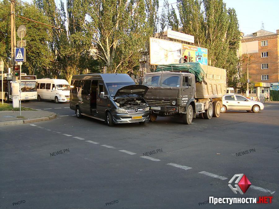 Камаз врезался в вертолет