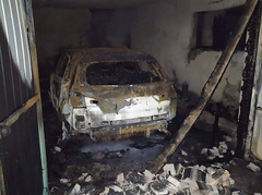 В поселке Доманевка 7 августа ночью на улице Лихого сгорели гараж и автомобиль «Mitsubishi АSX», который в нем находился.